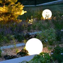 Venkovní svíticí objekty koule do zahrady
