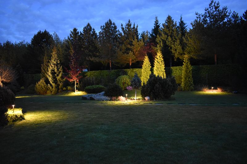 Osvětlená zahrada 12V zahradní osvětlení Lightpro 