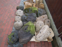 Prodej provrtaných kamenů z českého prostředí pro venkovní fontány  Vrtané kameny pro venkovní fontány v našem předváděcím centru 
